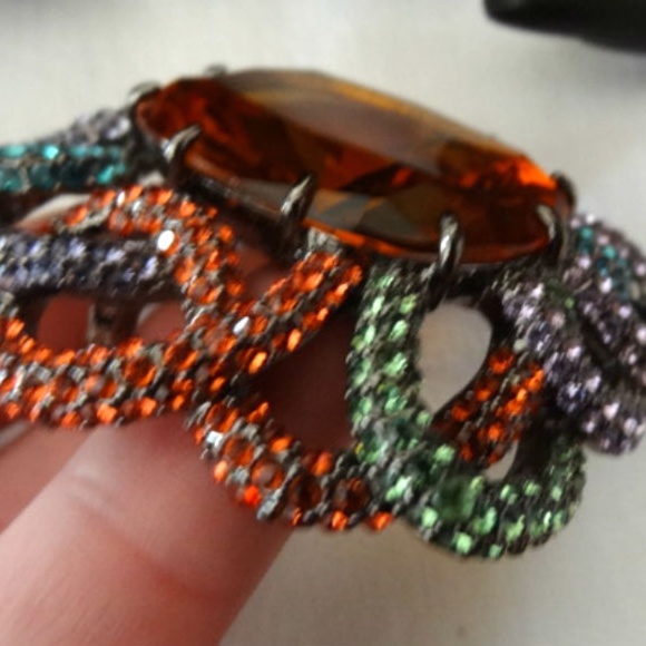 Collectible JOAN RIVERS Rhinestone Glass Brooch - Picture 6 of 7